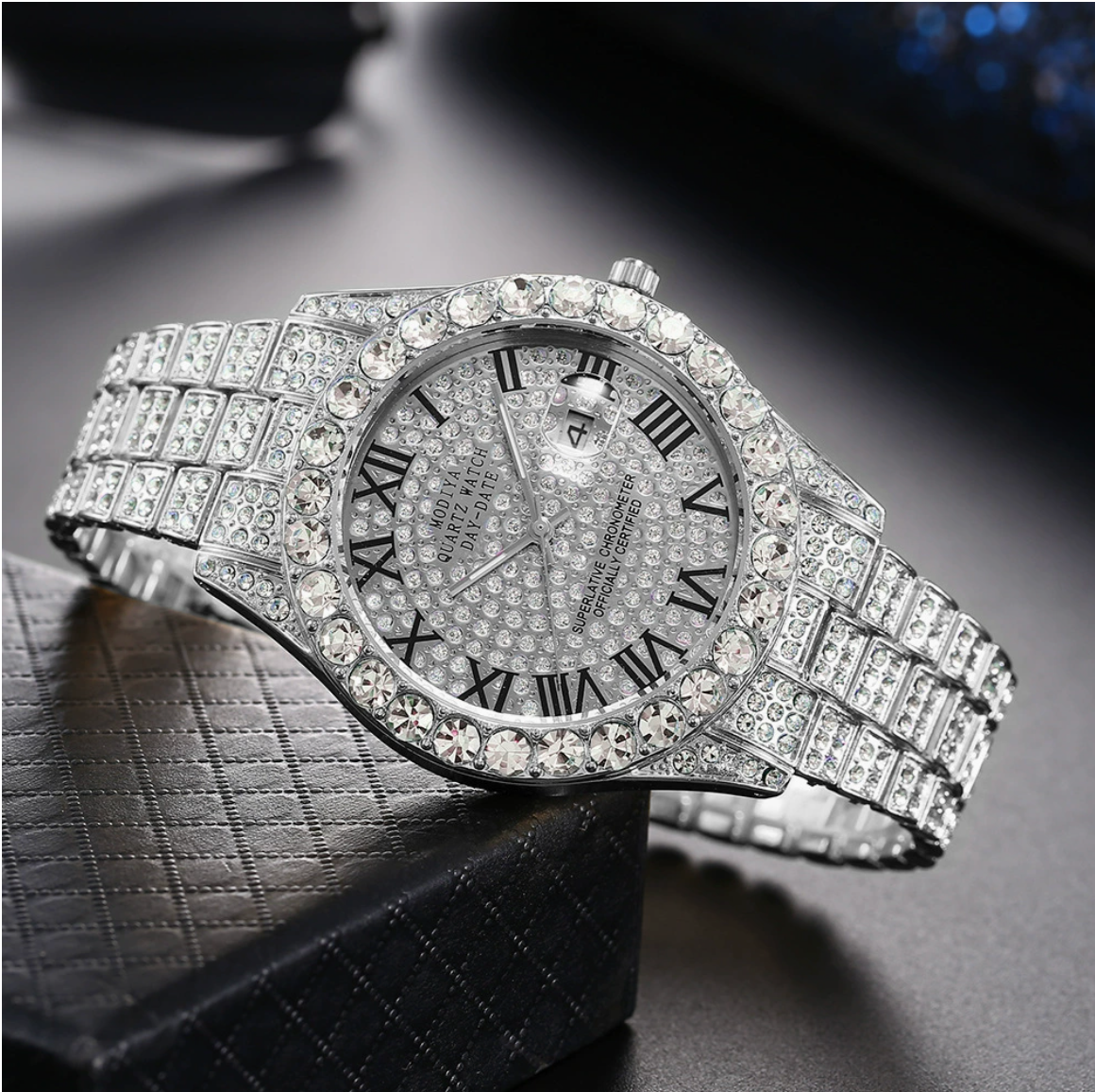 Luxury Diamond Quartz Watch with Day & Date – Gold Stainless Steel Wristwatch