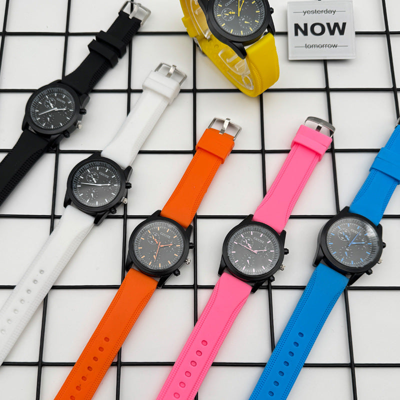 Sport Style Black & Yellow Quartz Watch with Silicone Strap – 42mm