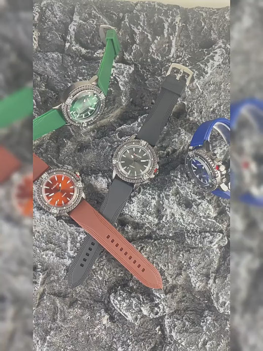 Green Sport Style Quartz Watch with Silicone Strap – 43mm Men’s Watch